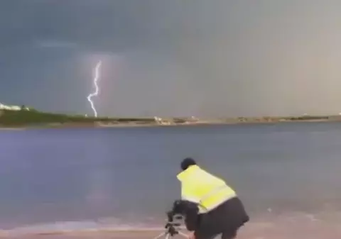 A dezvoltat puteri supranaturale după ce a fost lovit de un fulger | VIDEO