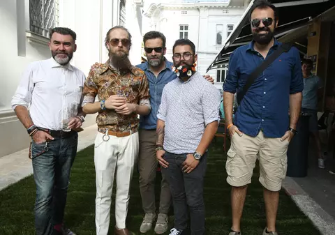 Bărboșii ăștia cheltuiesc o avere ca să fie cool!