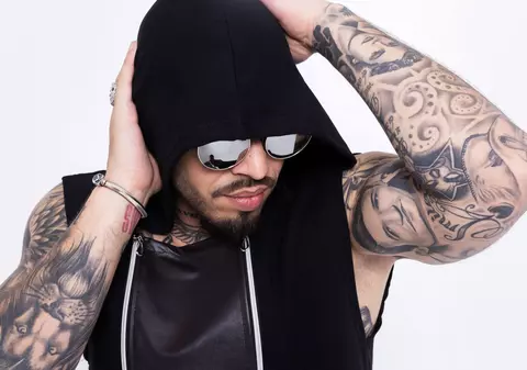 Imagine de milioane! Uite cum arăta Alex Velea în școala generală!