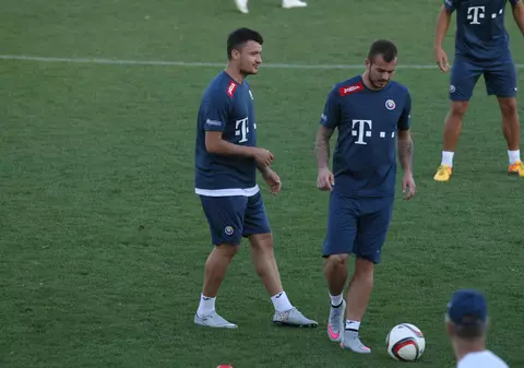 România, la EURO după 8 ani! Începe scandalul primelor la echipa națională? ^Criteriul acordării lor îl trage în jos pe Constantin Budescu! În 1999, un astfel de scandal i-a fost fatal lui Victor Pițurcă