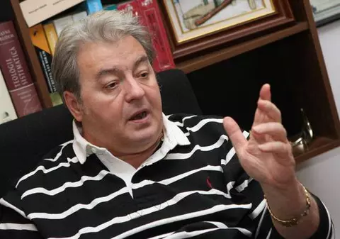 EXCLUSIV/Ce bombă sexy suna săptămânal Corneliu Vadim Tudor?