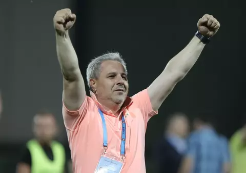 Șumudică, ironic și nu prea cu Rădoi: "E un băiat inteligent, nu se vede că nu are Bac-ul!”. Steaua speră: revin 4 titulari! ”Vor da valoare jocului echipei”