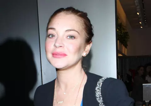 Lindsay Lohan s-a dus drogată la nunta unor amici