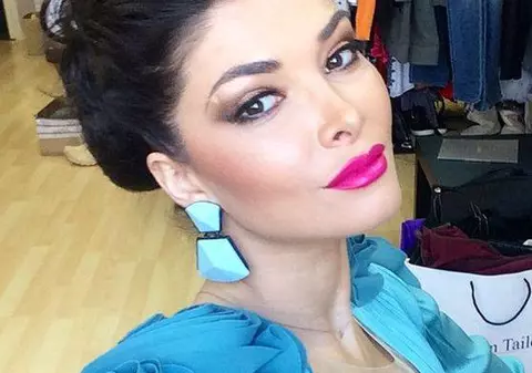 Prima imagine publicată de Alina Puşcaş, după ce a născut un băieţel