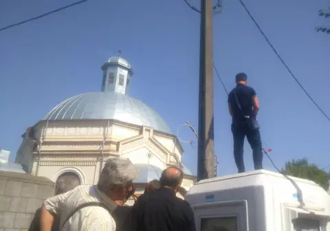 Scandal la căpătâiul lui Vadim Tudor! Ce s-a întâmplat la înmormântare!