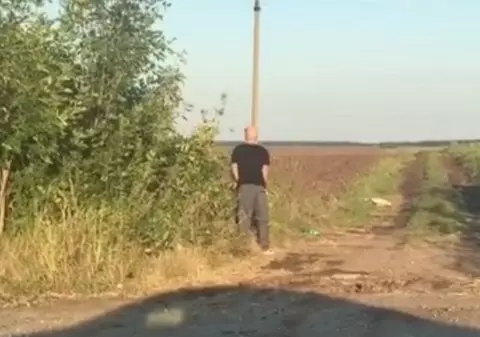 Mihai Bendeac, filmat în timp ce se uşurează în boscheţi | VIDEO