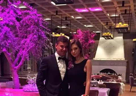 Boureanu o crește pe cea mică! Două premiere pe care le-a simțit Laura pe pielea ei de când e cu politicianul!