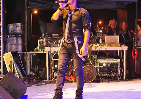 "La inmormantare, i-am smuls un fir de par pe care-l pastrez si-acum". Un artist de la noi vrea să-şi cloneze mama