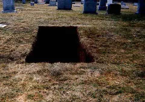 Misterul din satul Crainici. Părintele Nicolae Nichifor a dispărut din mormânt