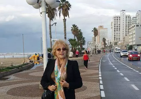 Clipe de groază pentru Corina Chiriac! A rămas blocată în lift!