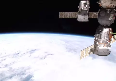 A revenit pe Pământ cosmonautul care a petrecut cel mai mult timp în spațiu! Care au fost PRIMELE LUI CUVINTE | VIDEO