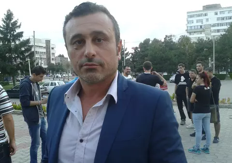 Ce au fost și ce-au ajuns! Fac chetă ca să meargă la meci!