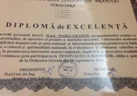Ar putea fi cea mai tare glumă de lunea asta, dar... nu e!  Maria Grapini, premiată pentru promovarea limbii române de către o asociație culturală!