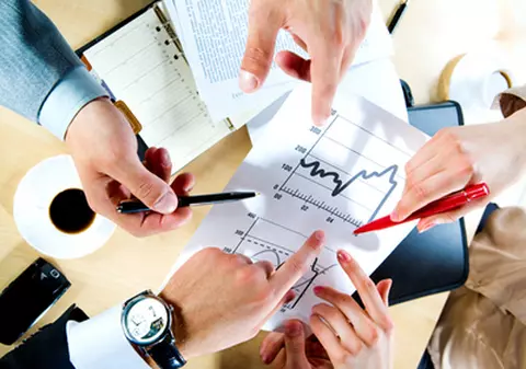 Suntem aproape de o nouă criză economică în 2018. Nivelul datoriilor globale a crescut, în 2017