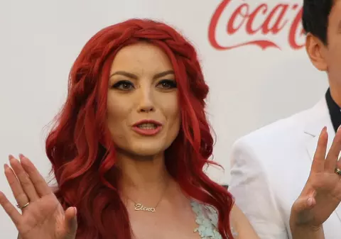 Elena Gheorghe, în rochie de prințesă și cu SÂNII LA VEDERE, la Media Music Awards. Toți au sorbit-o din priviri | FOTO