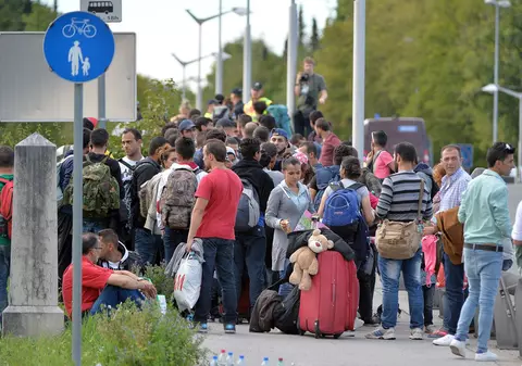 5000 de refugiați încearcă să urce în trenurile spre Zagreb