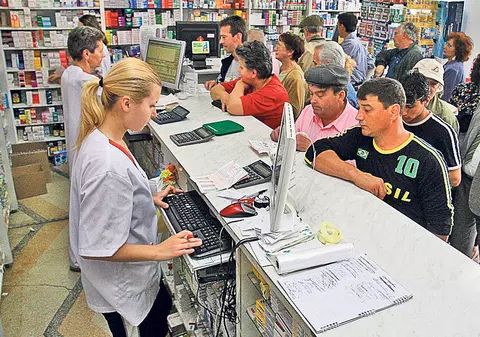 Haos în farmacii din cauza sistemului cardului de sănătate. Oamenii nu-și pot lua medicamente din cauza defecțiunilor server-ului