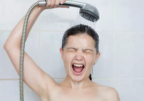 Puteţi cere daune pentru apa caldă... furnizată rece!