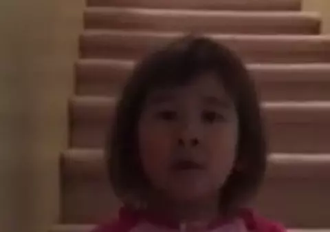 O copilă de 6 ani îşi roagă părinţii divorţaţi să rămână prieteni. Sfaturile ei te vor lăsa fără cuvinte | VIDEO