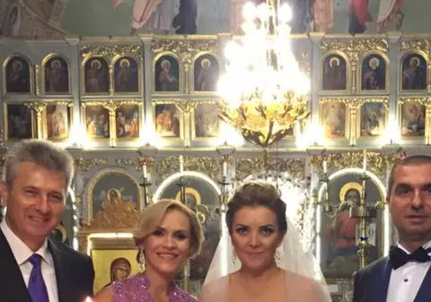 Gabriela Firea, nașă de cununie. Uite cum s-a îmbrăcat la nuntă | FOTO