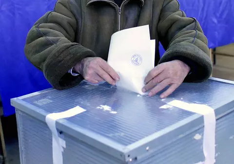 Moroșenii și-au făcut partid