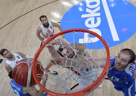 Spania și Franța s-au calificat în semifinalele Campionatului European