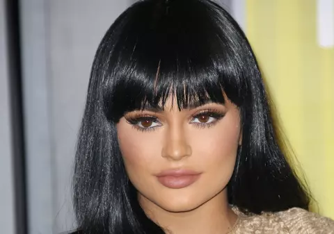 Kylie Jenner nu lasă niciun make-up artist să-i atingă buzele
