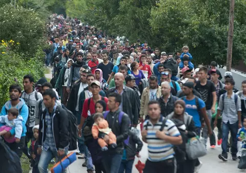 Sârbii s-au supărat pe Ungaria. "Vor trebui să deschidă graniţa"