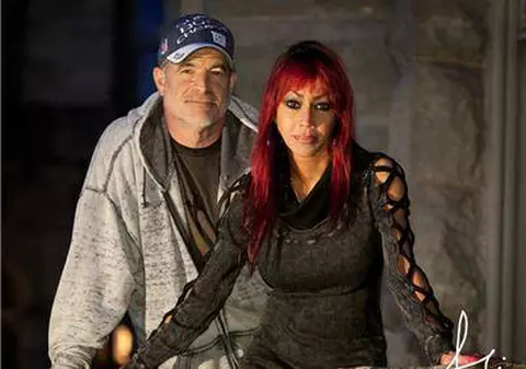 DRAMĂ! Doi prezentatori celebri au fost GĂSIȚI MORȚI în locuința fiicei lor