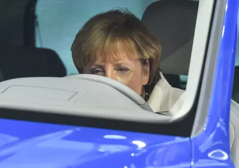 Unde îi trimite la muncă Merkel pe refugiați