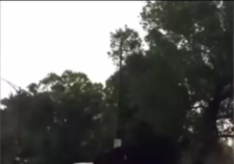 VIDEO INCREDIBIL! Bărbat bătut de trei femei cu o bâtă de baseball și un scaun de mașină