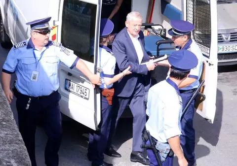 Oprescu, nervos și arogant! Primarul suspendat al Capitalei a clacat în arest