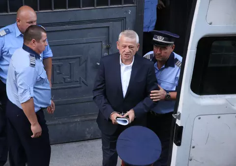 Sorin Oprescu, dus de urgență la spital