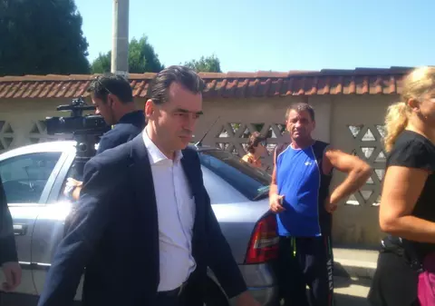 LUDOVIC ORBAN, la înmormântarea lui MIHAI BĂLĂŞESCU. Zeci de prieteni au venit să-l conducă pe ULTIMUL DRUM | FOTO