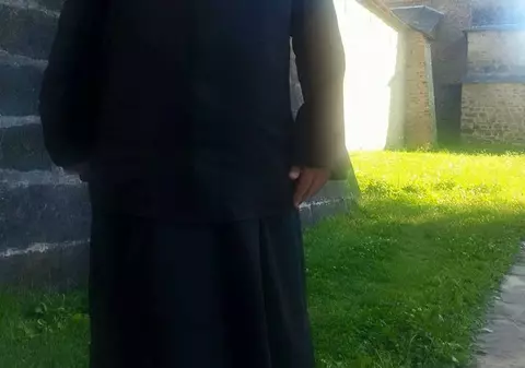 Un preot "rupe" pe Facebook! Cum vede el sfârșitul lumii? „Se uită Dumnezeu la noi şi spune: ăştia sunt tâmpiţi?”