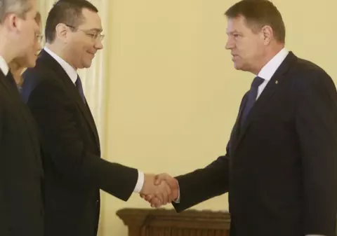 Iohannis îi răspunde lui Ponta: "Acest premier nu va participa niciodată la Consiliul European. Suntem unici cu un prim-ministru trimis în judecată"