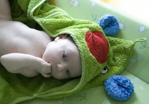 Cât de des trebuie să spălăm lenjeria de pat și prosoapele copiilor