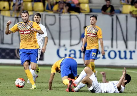 Liga 1: FC Botoşani - Petrolul 2-1. Zoubir a deschis scorul, execuție superbă, Hadnagy și Fulop, din penalty, au întors rezultatul! Stoichiță i-a făcut semne lui Pulhac că e nebun la cap