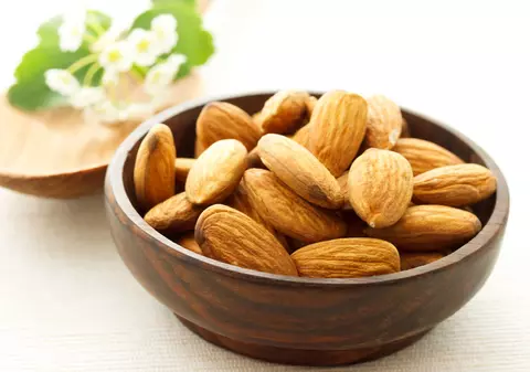 Află ce alimente de bază conțin... cianură! Le consumi și tu zilnic!