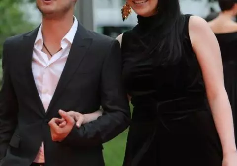 Clipe cumplite pentru un artist de la noi! Iubita lui a pierdut sarcina, în timp ce el se afla la filmări