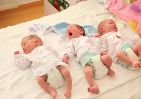 Caz rar la o maternitate din Turnu Severin! Ce a decis o femeie, după ce a născut tripleţi