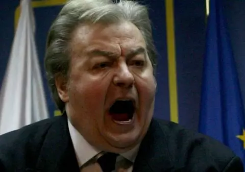 Cele mai haioase momente cu Vadim Tudor. Tribunul era slobod la gură şi înjura ca la uşa cortului | VIDEO