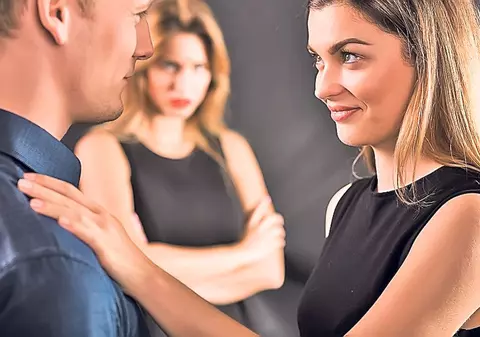 Adela vă sfătuieşte în sex şi iubire! «Îi cedez de fiecare dată, deşi este însurat»