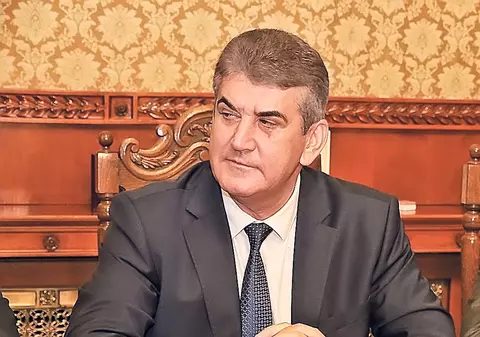 A ieşit lumea în stradă! «Demisia interesului naţional»