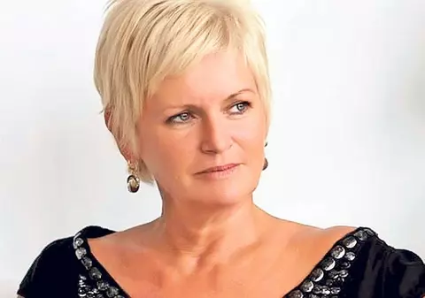 Vrea să-i ia maşina! Monica Tatoiu n-are de gând să-i acorde clemenţă Elenei Udrea, care îi datorează 100.000 de lei