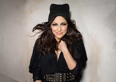 Ieri tunsă scurt, azi din nou cu părul lung. Misterul din spatele schimbării de look a Andrei 