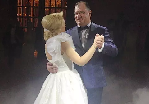 Florina Constantinescu s-a măritat la palat! Zeci de artiști s-au distrat la nunta impresarului Niki cu prezentatoarea TVR