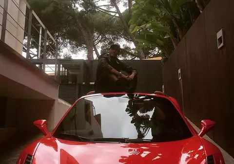 Neymar a prins viteză cu Ferrariul cu care se dă prin Barcelona! ^Și Gică Popescu a avut un ”căluț cabrat”, dar a vândut bolidul unui star din Serie A, după ce și-a dat seama că nu-l poate conduce prin gropile din România / VIDEO