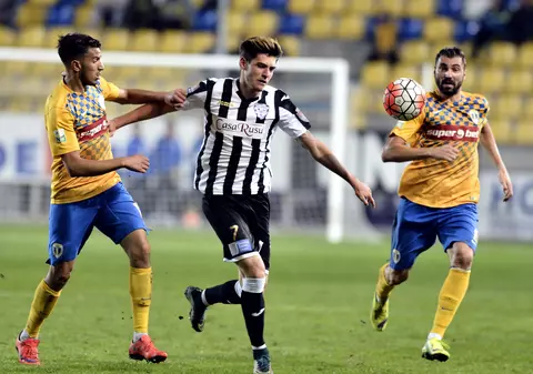 Cupa României. Poli - Petrolul 2-1. Hernandez, gol dintr-un 11 metri ușor acordat! Oaspeții au dat-o-n bară de două ori, au rămas în 10, dar au egalat! Cânu a decis jocul