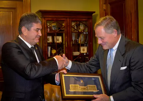 Ministrul Oprea s-a întânit cu senatorul american Richard Burr